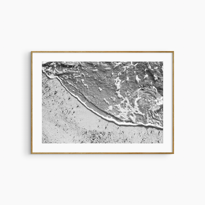 Minimalist sandy shore photography printable, black and white beach wall art, curved foam edge print